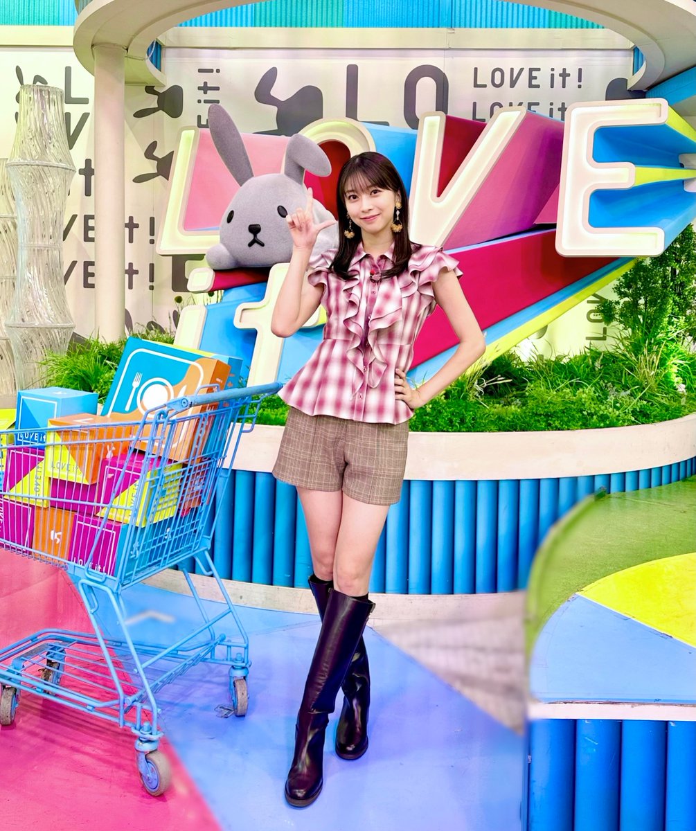 kanakneehigh's tweet photo. 牧野真莉愛✖ロングブーツ👢
#牧野真莉愛 #モーニング娘。
#ブーツ #ロングブーツ https://t.co/WT815FNfrz