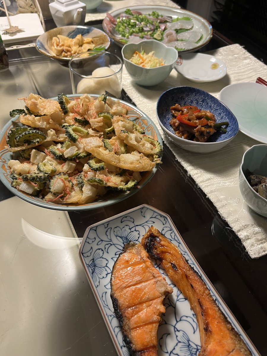 chieina's tweet photo. お疲れ様でした。体調もすっかり良くなりました。日曜日の大会に向けて明日はテニス🎾練習できると良いなぁ。
今晩は中秋の名月🌕なので、長野大信州の香月とかき揚げ、ヒラメとイワシのお刺身で宴会🥳
良い週末を！🍀 https://t.co/mkeh9cxpxZ