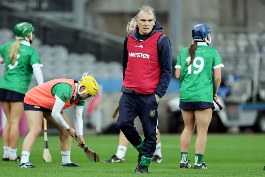 OfficialCamogie's tweet photo. Sarsfields ready for the long road after eye-catching victory in Galway last weekend

https://t.co/fT8387B73O https://t.co/XPDpkyao53