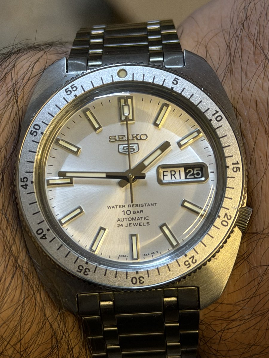 BurakErolmez's tweet photo. Seiko 5 ama eski orijinal 5’lerden hem de limitli yani 9.999 limited’a ne kadar limited denirse o kadar limitli😁 https://t.co/jdQ6v1wDyS