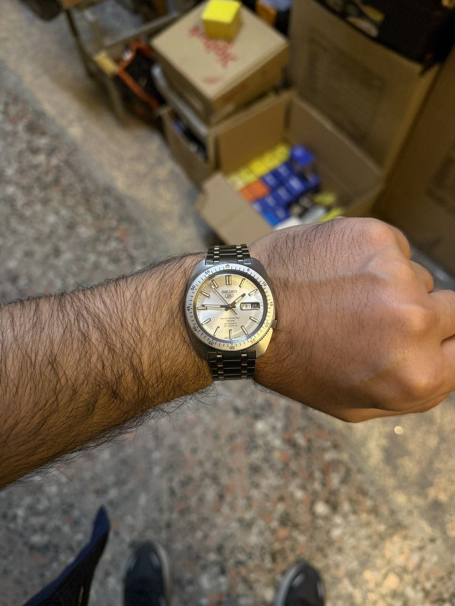 BurakErolmez's tweet photo. Seiko 5 ama eski orijinal 5’lerden hem de limitli yani 9.999 limited’a ne kadar limited denirse o kadar limitli😁 https://t.co/jdQ6v1wDyS