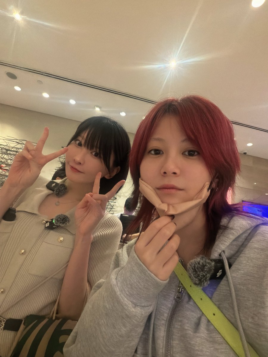 dpandaramu's tweet photo. いま、みゃこと海外にいるぞ‼️
フライト時間6時間半で足パンパン https://t.co/0jcPhg92K0