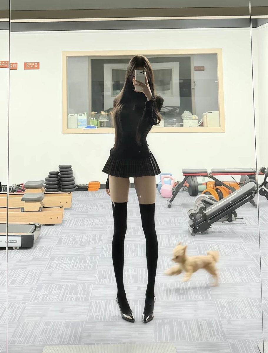 Kk2xle's tweet photo. 拿身后的哑铃片给你妈做头部按摩怎么突然你妈的脑子里就流出白色的液体了好恶心啊… 

（杀妈羞辱➕ 3865072541🖤

#辱母 #绿帽 #死妈 #贡奴 #ATM奴 #黑心 #���精 https://t.co/o9WPcQPs7d