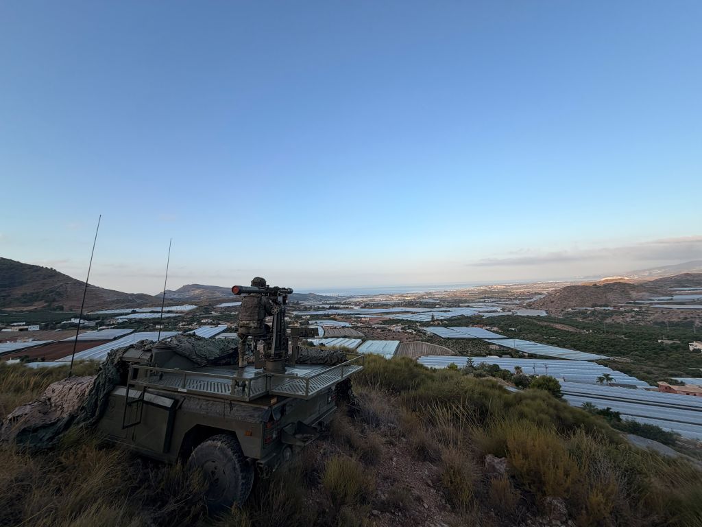 EMADmde's tweet photo. 🪖Más de 1.800 militares del Ejército del Aire y del Espacio, Ejército de Tierra y la Armada han participado en la activación #EagleEye 26-03.
🪖En el marco de las Operaciones de Presencia, Vigilancia y Disuasión #OPVD, medios aéreos, terrestres y navales han realizado misiones aéreas defensivas de respuesta a incursiones y movimientos de aeronaves y drones no identificados.
🪖El objetivo: garantizar y reforzar la vigilancia del espacio aéreo de soberanía e interés nacional. #MOPS
@Armada_esp @EjercitoTierra @EjercitoAire