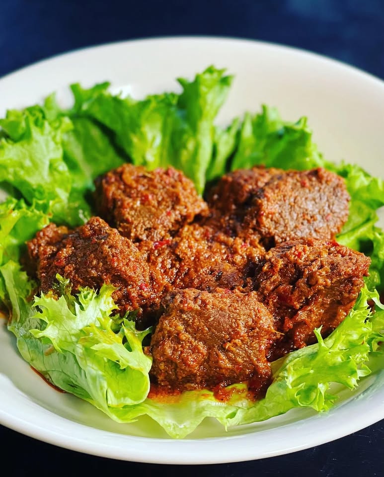 art_node's tweet photo. 大縁会 参加店①
🇮🇩世界ゴハン🍽️

食の多様性に対応した仙台市大町にあるレストラン「世界ゴハン」です。ハラル、ビーガンなどに対応したインドネシア料理などが楽しめます。
10月3日は人気のミーゴレンや世界一のおいしい料理に選ばれたビーフルンダン、サテなどをご用意します。是非ご賞味あれ✨ https://t.co/7xEA1CcxzK