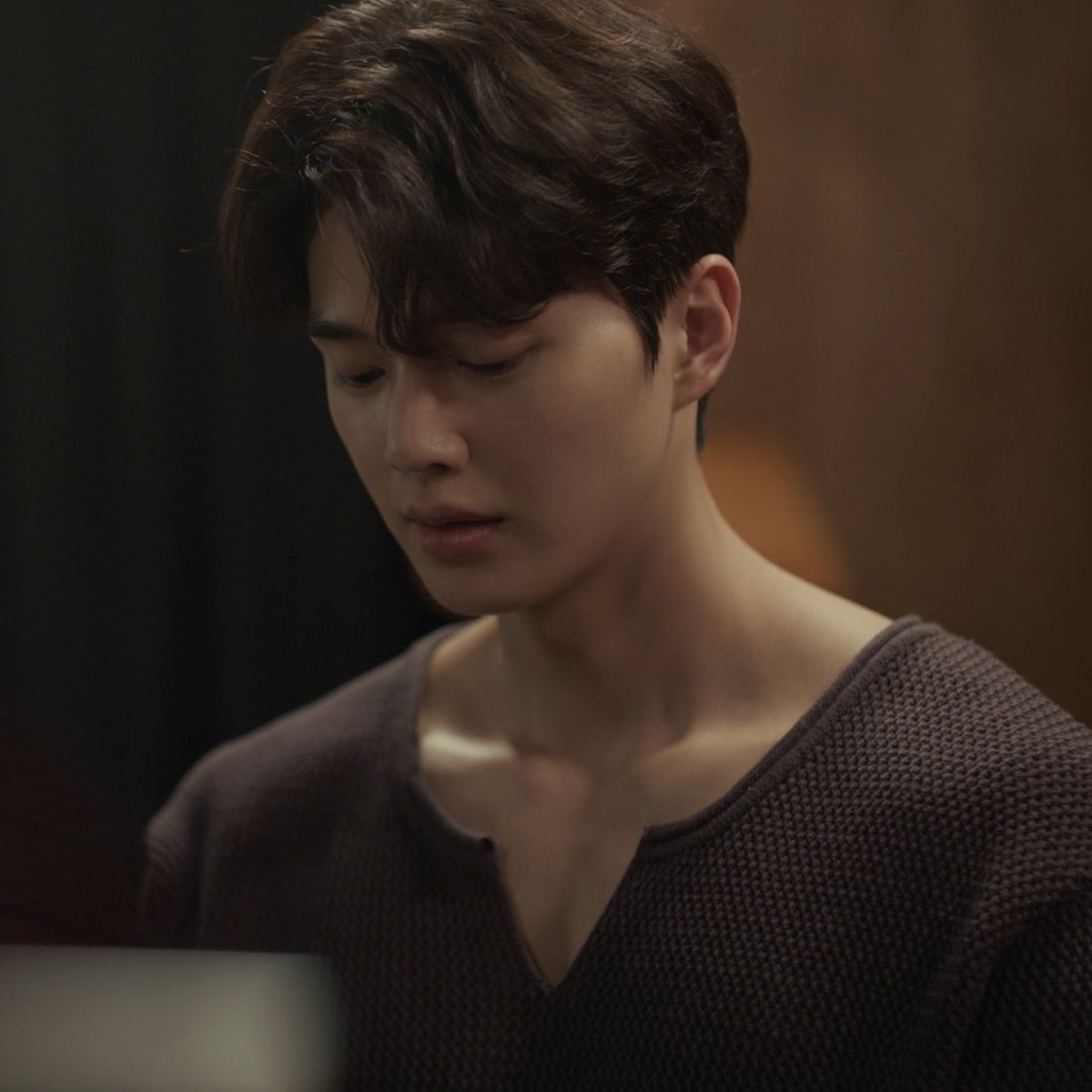 minikangie's tweet photo. Song Kang’s collarbones are so pretty https://t.co/NBEMSNFsik