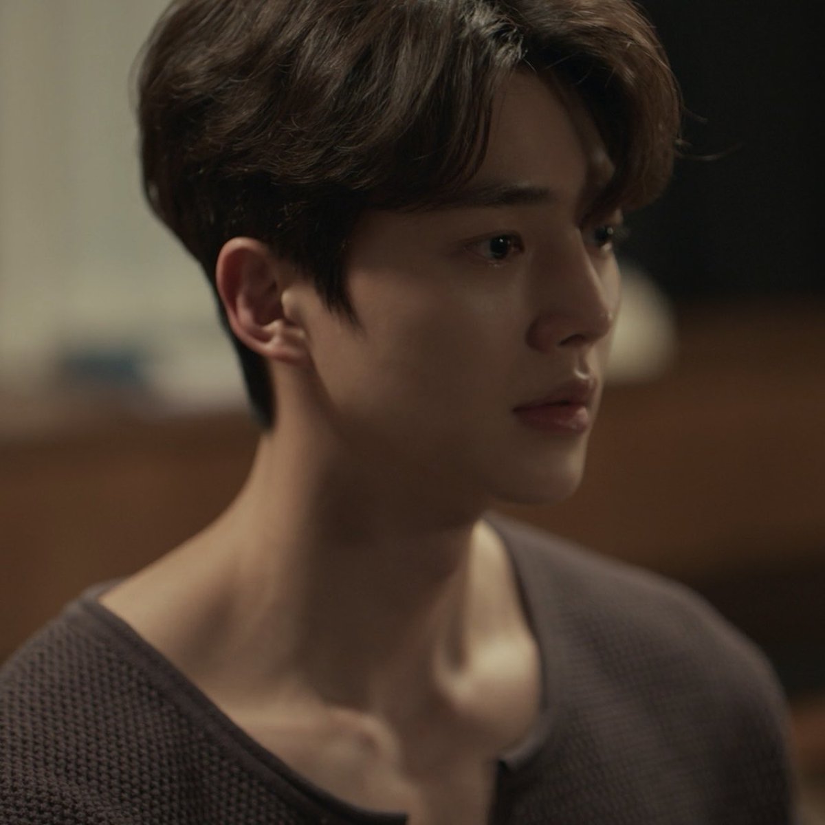 minikangie's tweet photo. Song Kang’s collarbones are so pretty https://t.co/NBEMSNFsik