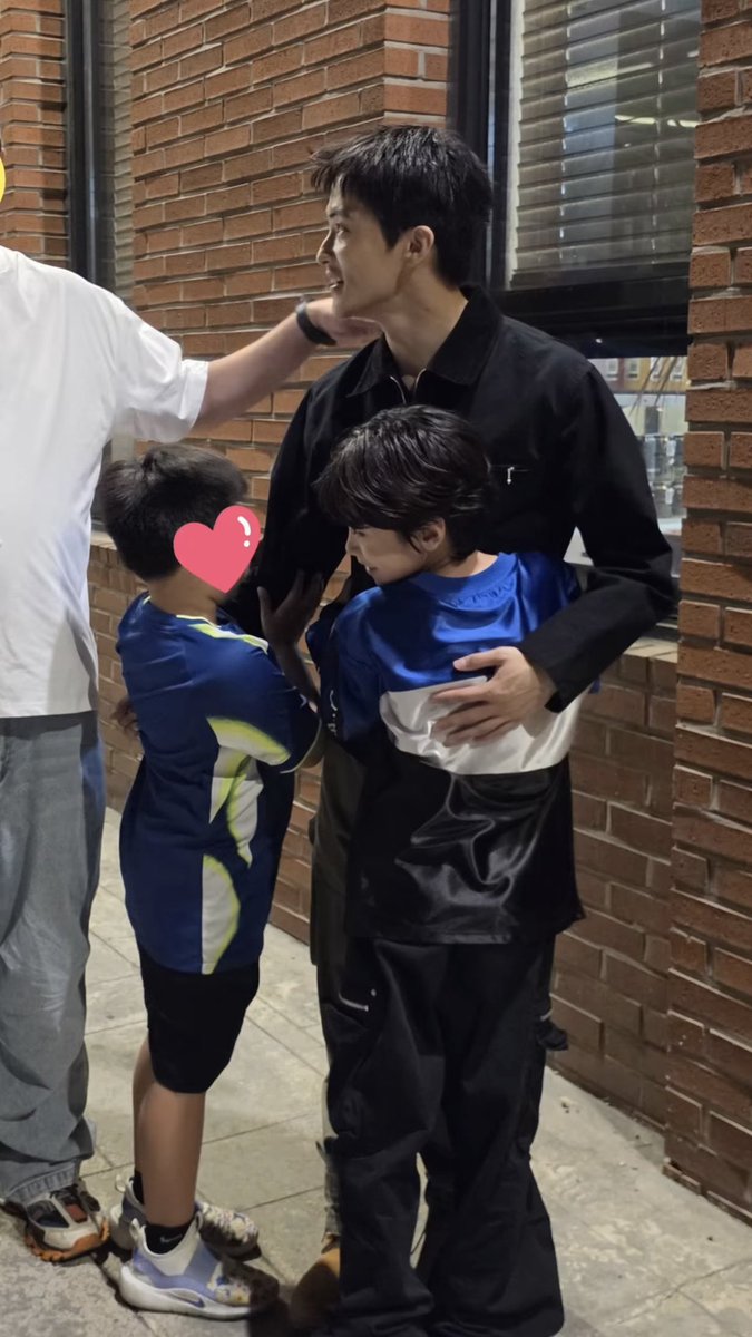 joyfularchives's tweet photo. mark hyung 🥹😭😭😭 https://t.co/PF1HHfA6yx