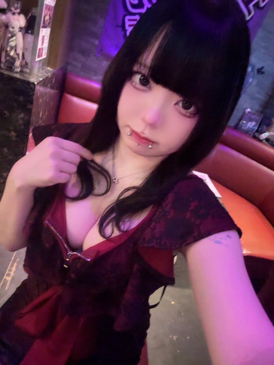 Furan_222's tweet photo. おきゅいん！
今日はキャバドレで雰囲気めちゃ違うヨ

#コンカフェ #コンカフェ嬢 #赤羽 #赤羽コンカフェ #自撮り界隈 #地雷 #地雷系 #地雷系女子 https://t.co/UDHwpPu5wZ