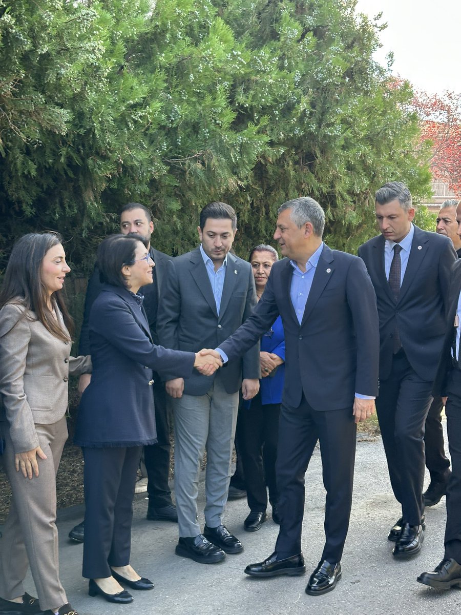 aylinyaman_'s tweet photo. 10 Ekim Ankara Gar Katliamı Davası duruşması için Genel Başkanımız Sn Özgür Özel ve partililerimiz ile birlikte Ankara Adliyesi’ndeyiz. 
Üstünden 11 yıl geçen bu kitlesel katliamın, insanlığa karşı işlenmiş bir suç olarak değerlendirilmesi ve zaman aşımı tehlikesinden korunması elzemdir. 
Ailelerin haklı mücadelelerinin yanında olacak ve davayı takip etmeye devam edeceğiz.
#10EkimGarKatliamı 

@eczozgurozel 
@yenipartiyiz