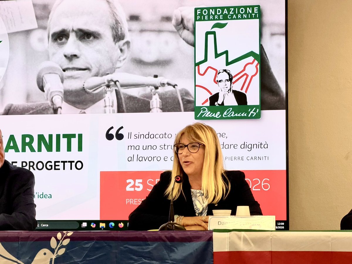 CislNazionale's tweet photo. #DanielaFumarola al convegno su Pierre Carniti: «Le grandi trasformazioni che abbiamo davanti sono talmente profonde e intrecciate che nessun soggetto può pensare di governarle da solo. Per questo abbiamo proposto un Patto della responsabilità, che guardi anche oltre l'attuale legislatura. Non vogliamo riprodurre una stagione del passato e non immaginiamo una concertazione rituale nella quale ciascuno arriva con il proprio elenco di richieste. Chiediamo di individuare alcune grandi priorità sulle quali assumere impegni verificabili e responsabilità reciproche. È il senso del percorso che stiamo costruendo con il nostro Libro Verde. Perché un sindacato che vuole essere protagonista non può limitarsi a dire ciò che non va. Deve contribuire a indicare una direzione: è quello che abbiamo imparato da Pierre».
 
#PierreCarniti #PattoDellaResponsabilità #LibroVerde @FIMCislStampa