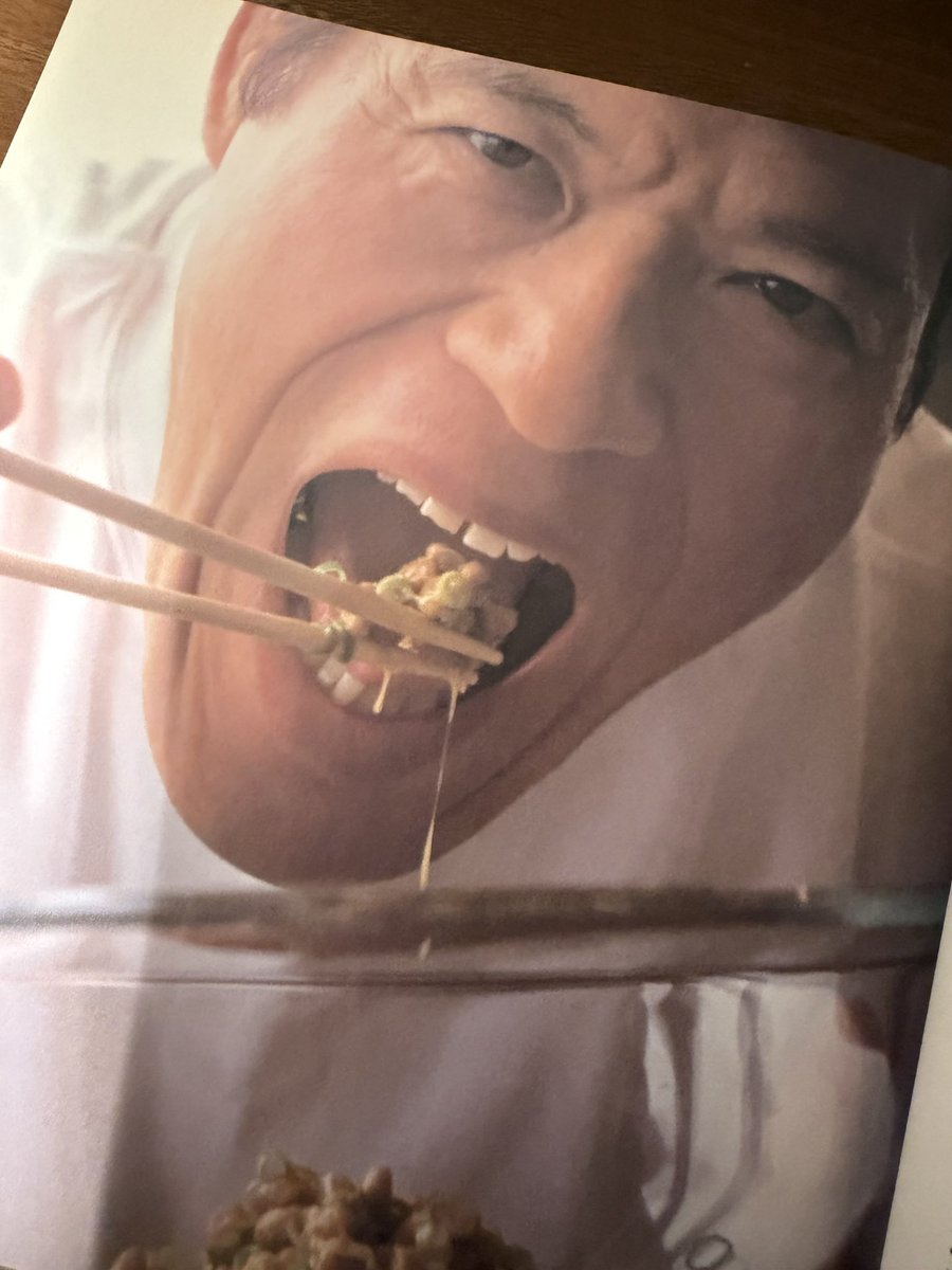 komaboo's tweet photo. 南森町のBOOK SLEEPERさんで見つけた猪木本。『闘魂レシピ』。2002年の出版みたいだけど知らないわ。思わず保存用に買ってしまった。　#アントニオ猪木 https://t.co/K2kw58V7AX