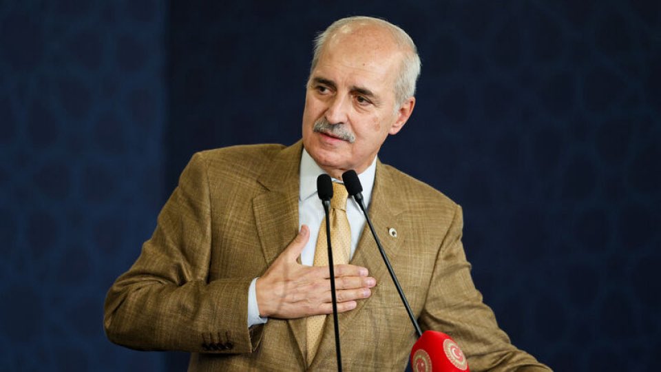 baranalverr's tweet photo. 🚨#SONDAKİKA TBMM Başkanı Numan Kurtulmuş’tan fon vurgununa ilişkin açıklama:

-Birkaç milyonu etkileyen bir meseleden bahsediyoruz. Bunun üzerine sonuna kadar gidilmelidir. 

-Kime uzanıyor, kimin bu işte bir dahli, payı, kusuru, noksanı varsa bu işler ortaya çıkarılmalıdır. 

-Kimsenin gözünün yaşına bakmadan kim varsa, nereye uzanıyorsa bu soruşturmaların tamamlanarak ilgililerin mahkeme önünde hesap vermelerinin temin edilmesi lazım.