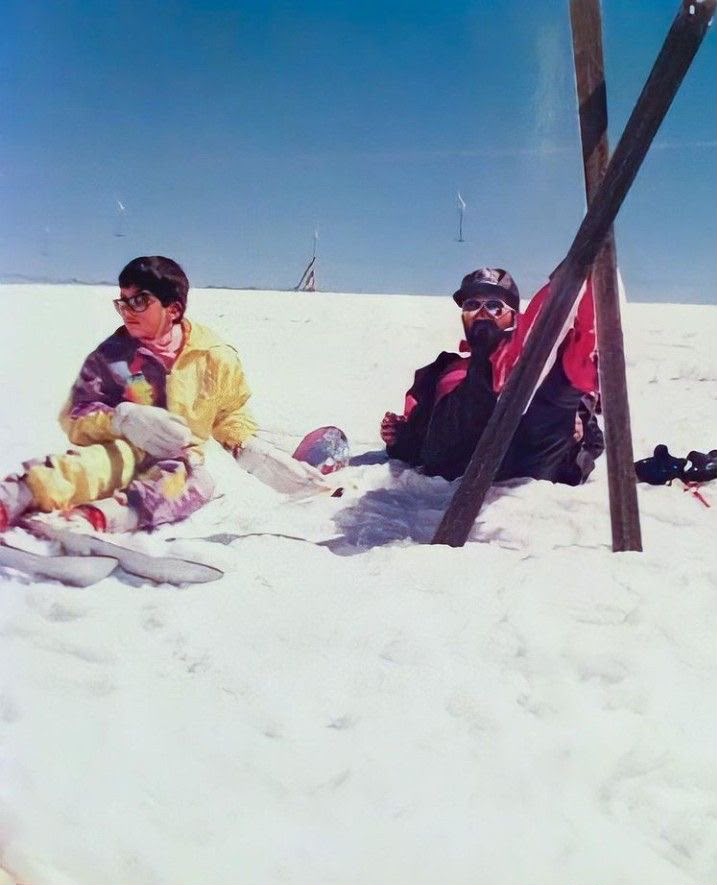 ae_wasl's tweet photo. صاحب السمو الشيخ محمد بن راشد آل مكتوم و أبنائه 

الشيخ راشد بن محمد الله يرحمه 
والشيخ حمدان بن محمد و الشيخ مكتوم بن محمد
 من رحلتهم لزيرمات، سويسرا 🇨🇭🤍⛷️ https://t.co/a6YvDc5U7A