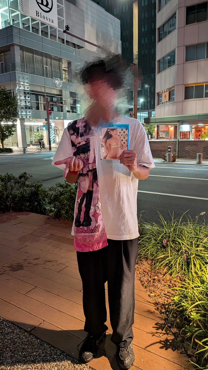 uma_nin_'s tweet photo. 🏆第11位(タイ):むらじー(9票)

「新興勢力！次世代旋風起こせるか！？！？」
言語もヲタ芸も誰も到達できない独自の領域へ突入！？数々の問題行動（？）や奇行でフロアの話題をかっさらう、勢い抜群の次世代エースが初のランクイン！😈
🗣️ 寄せられたコメント
・新興勢力、むらじー一派の一派長だから
・関ヶ原の時プラチョロのサビ、のんののんのんのんののんふぃく！の所をハンハハンハンハンドキャンパス(手コキ屋)の名前にしてフロアで歌っていた為
・勢いがある
・言語とヲタ芸が誰も知らなさそうな領域までいっててキモすぎる
・倉澤遥のビデオを見て興奮
・ヒロ阪のフロアで奇形してる
・小柴あいりグラビアマサイの件の首謀者
・特典会で恋星はるかにクンクンしたいと言った
・むらじー一派 かいTO 田舎住まい しゅう はやTO

✍️ランキング制作者コメント
「むらじー一派の台頭によりのんふぃく後方に新たな風が吹くと思う」
