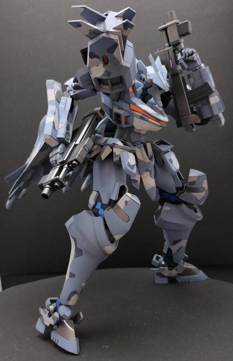 itihati_1803's tweet photo. 来年のマブ展に向けて盛り上がっているようなので便乗して作品を載っけときます。

さぁ、皆さん迷彩しましょう。
ちなみにこの中で一番最近に作ったのは迷彩してないイーグルです。 https://t.co/CJ4IRHtgAJ