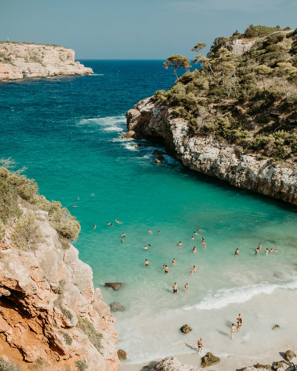 VeroSinmapa's tweet photo. 🌊 Si vas a #Mallorca pensando solo en playas, te vas a perder una gran parte de la isla.

🥾 La Tramuntana, pueblos, patrimonio, naturaleza y rincones de costa que te van a alucinar.

📍Estos son mis 10 imprescindibles 👉 https://t.co/YF3JRJU8q4 https://t.co/fP1OS34ugT
