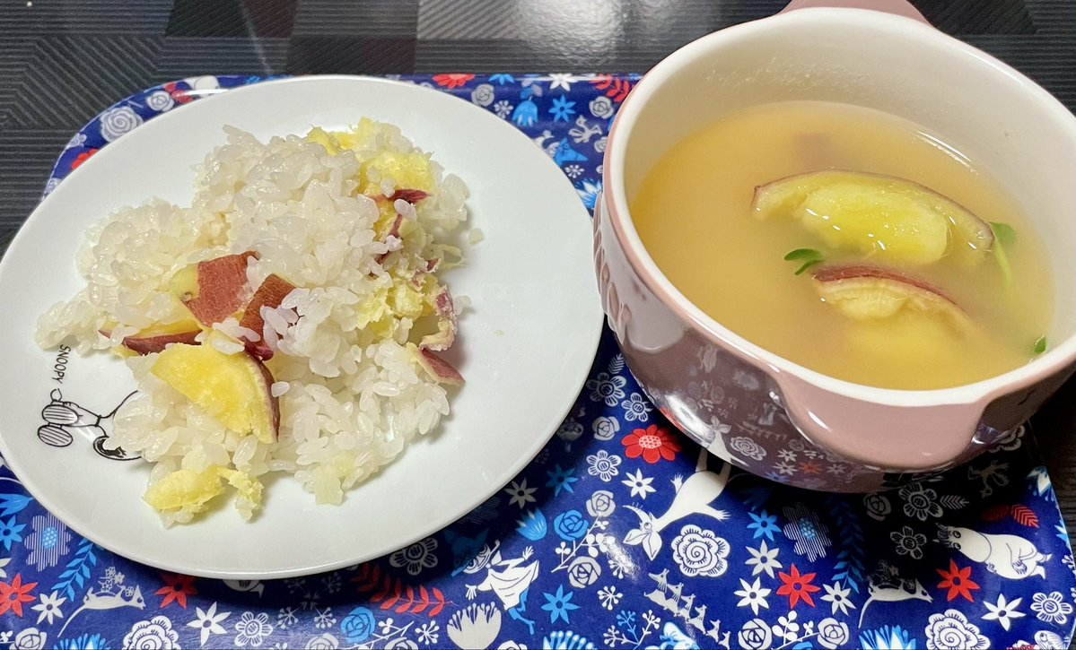 mo2nara's tweet photo. サツマイモごはんとみそ汁🍠秋だから。 https://t.co/5oVhUc2Olo