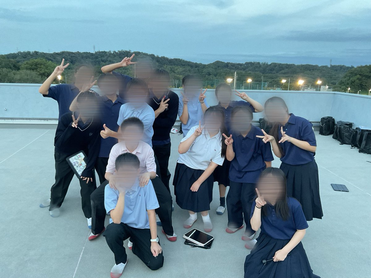 ensan0519's tweet photo. 【文化祭まであと1日‼️】
今日は高2の2人が写真を撮らせてくれました笑かっこいいですね
中学生たちもみんな元気です！
本日はゲネも行い明日明後日の確認もばっちり👍🏻
ついに明日に迫った三黌祭、部員一同精一杯頑張りますので観に来てくださると嬉しいです！皆さまのお越しをお待ちしております！ https://t.co/zYT5FHySo2