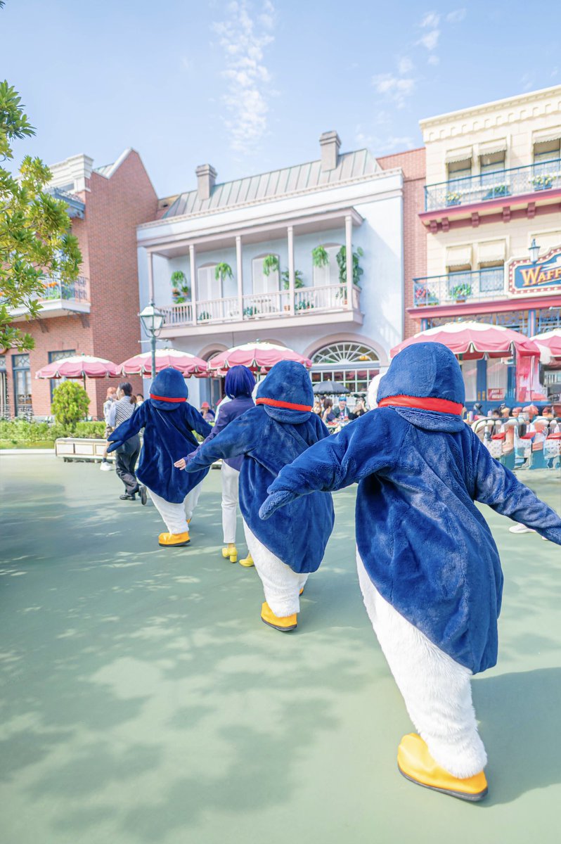 amam_disney's tweet photo. 🐧『ここに並んで！1！2！3！4！』

一緒に行進した🐧🐧🐧🐧♫ https://t.co/HK71b0Z5cq