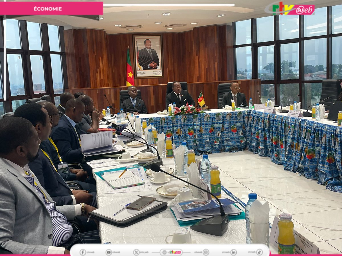CRTV_web's tweet photo. ainsi qu’à la présentation des mesures opérationnelles envisagées pour renforcer l’efficacité du dispositif de pesage routier.
#MINTP
#Cameroun https://t.co/l9aLvTBW2m