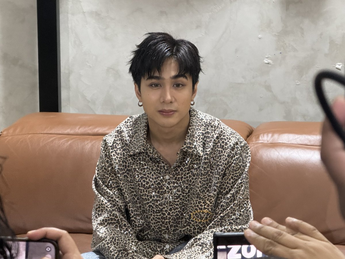 mjfelipe's tweet photo. LOOK: Josh Cullen shared his excitement and learnings, working with American rapper, singer-songwriter Jay Park for his latest track 'LIKE ME'. 

"Sobrang nag-click kami. Wala na yung batuhan pa nang mahirap. As in ano lang kami, 'I'll send you the demo', wala ng ano. Una pa lang, maganda na" said Josh. 

'Josh Cullen: LIKE ME showcase' is happening tomorrow, September 26 at Samsung Hall in SM Aura, BGC.
