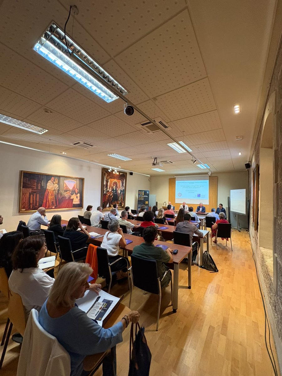 egiptologiaUAH's tweet photo. Presentación del Máster en Egiptología y Oriente Antiguo de @UAHes y @fylUAH. ¡Fantástica bienvenida a l@s estudiantes, gran acogida y conferencia inaugural de Juan Carlos Moreno García sobre la Egiptología del s. XXI y nuevas rutas de investigación. #UAHes #Egipto #Egiptología https://t.co/kyNphs65Xn