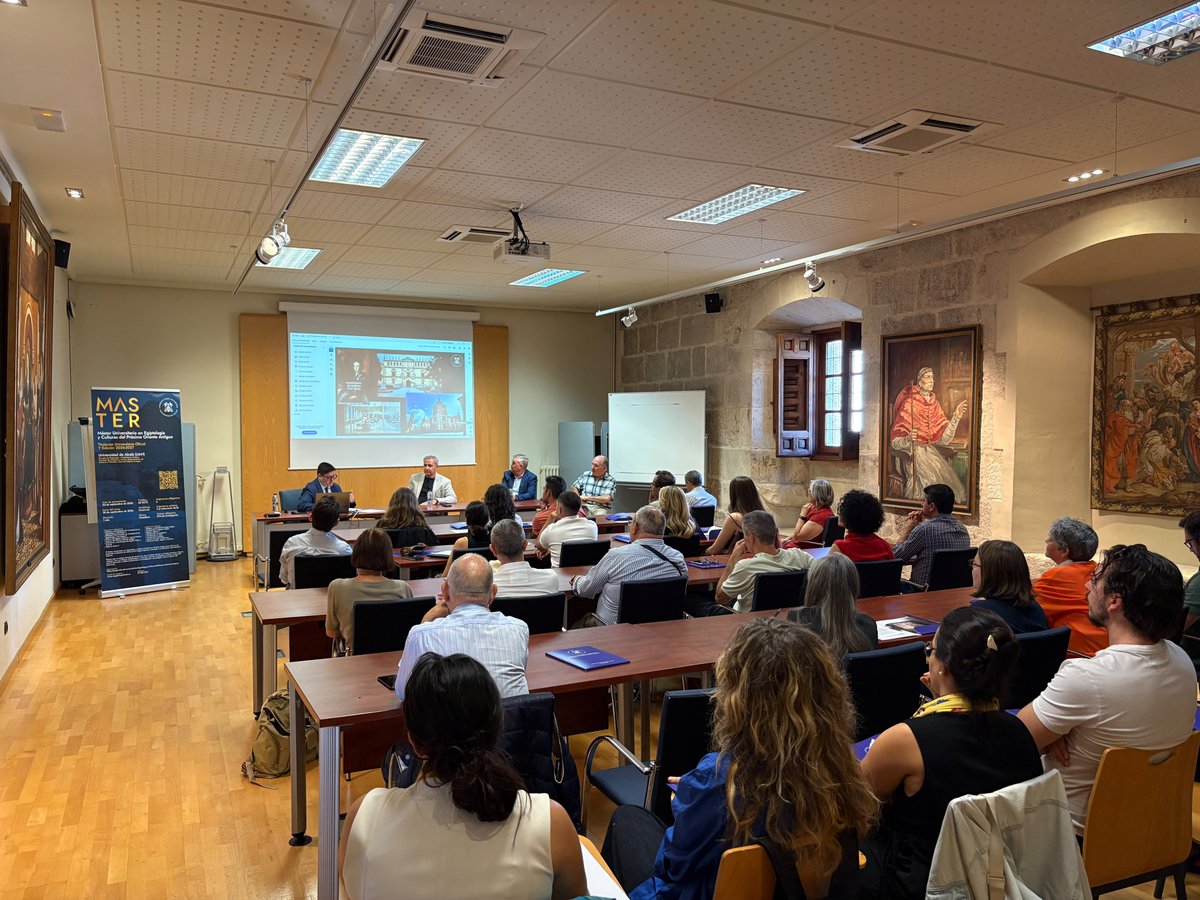 egiptologiaUAH's tweet photo. Presentación del Máster en Egiptología y Oriente Antiguo de @UAHes y @fylUAH. ¡Fantástica bienvenida a l@s estudiantes, gran acogida y conferencia inaugural de Juan Carlos Moreno García sobre la Egiptología del s. XXI y nuevas rutas de investigación. #UAHes #Egipto #Egiptología https://t.co/kyNphs65Xn