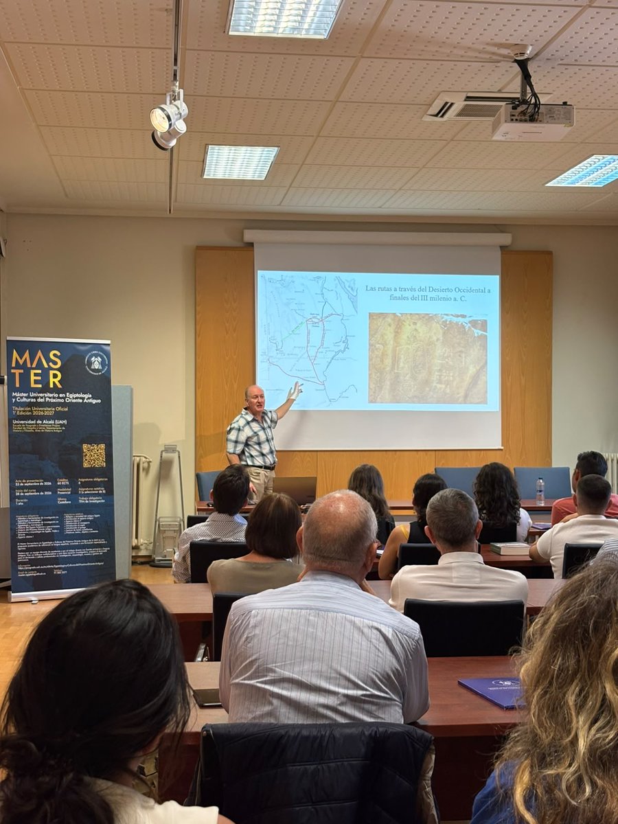 egiptologiaUAH's tweet photo. Presentación del Máster en Egiptología y Oriente Antiguo de @UAHes y @fylUAH. ¡Fantástica bienvenida a l@s estudiantes, gran acogida y conferencia inaugural de Juan Carlos Moreno García sobre la Egiptología del s. XXI y nuevas rutas de investigación. #UAHes #Egipto #Egiptología https://t.co/kyNphs65Xn