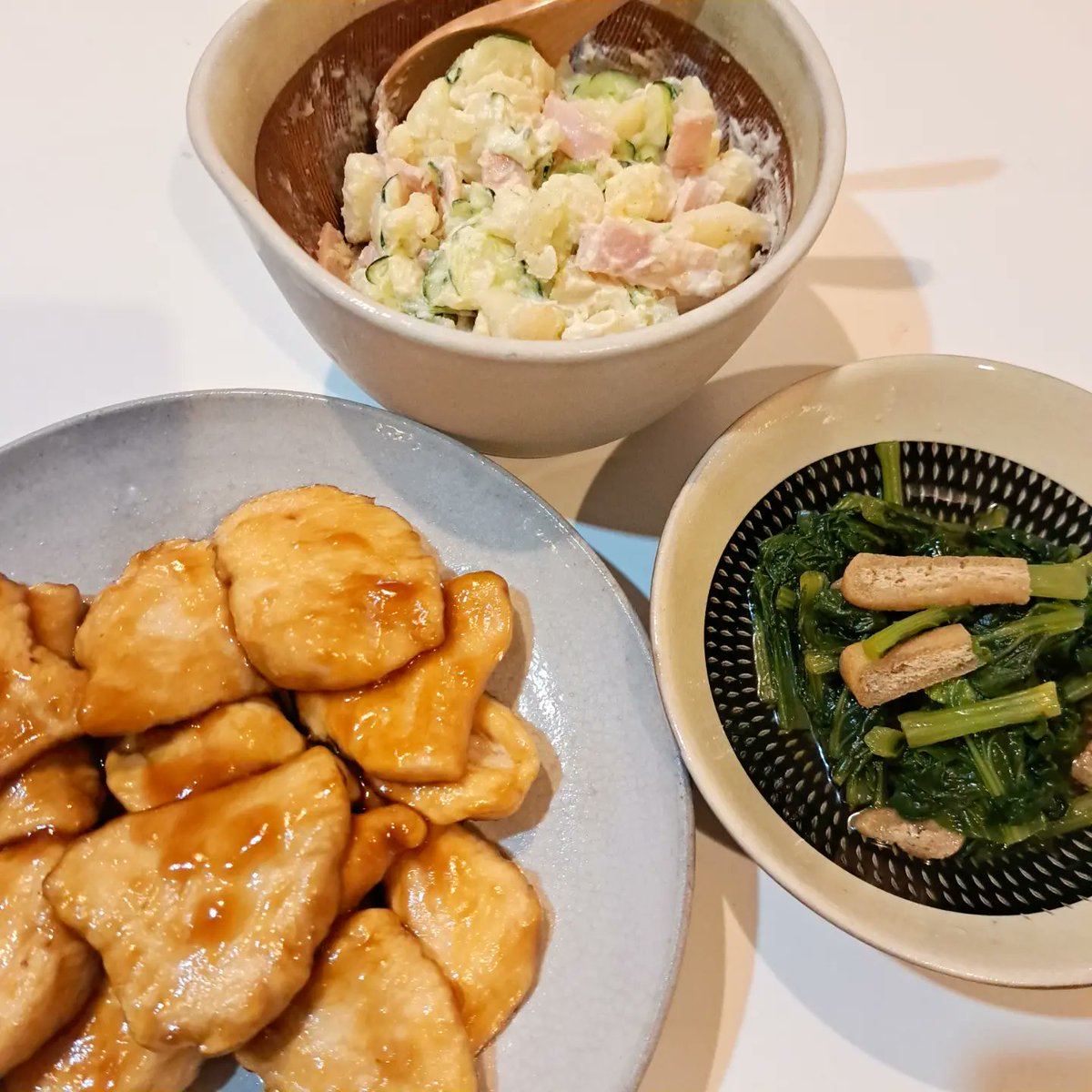 TreenaKlynvvc8's tweet photo. 本日の晩ごはんは鶏むね照り焼き、ポテトサラダ、小松菜の煮びたし。仕事帰りはマブダチとお茶。２日連続で遊び、暇さえあれば会ってます。寄り道の楽しみのため、今朝は５時起きで作り置きして出勤しました。 https://t.co/CBD8sFhcks