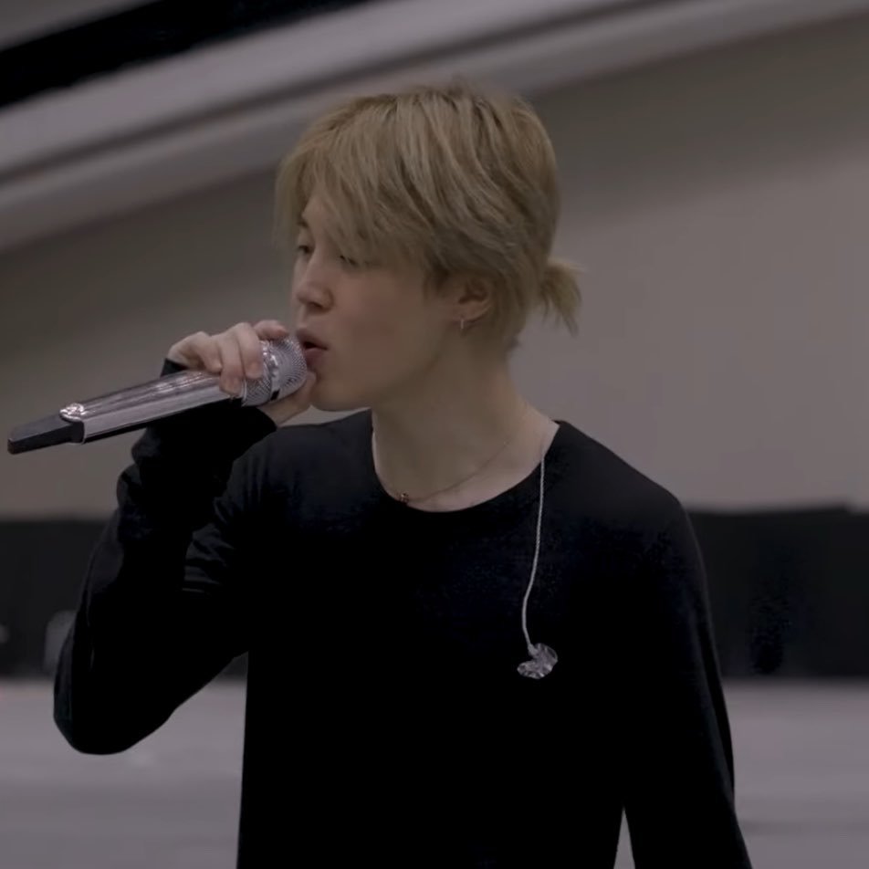 info_jimin's tweet photo. VALEU A PENA ESPERAR! A evolução do cabelo do Jimin. 🤧 https://t.co/GGA0t9xq5m