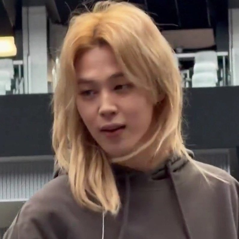 info_jimin's tweet photo. VALEU A PENA ESPERAR! A evolução do cabelo do Jimin. 🤧 https://t.co/GGA0t9xq5m
