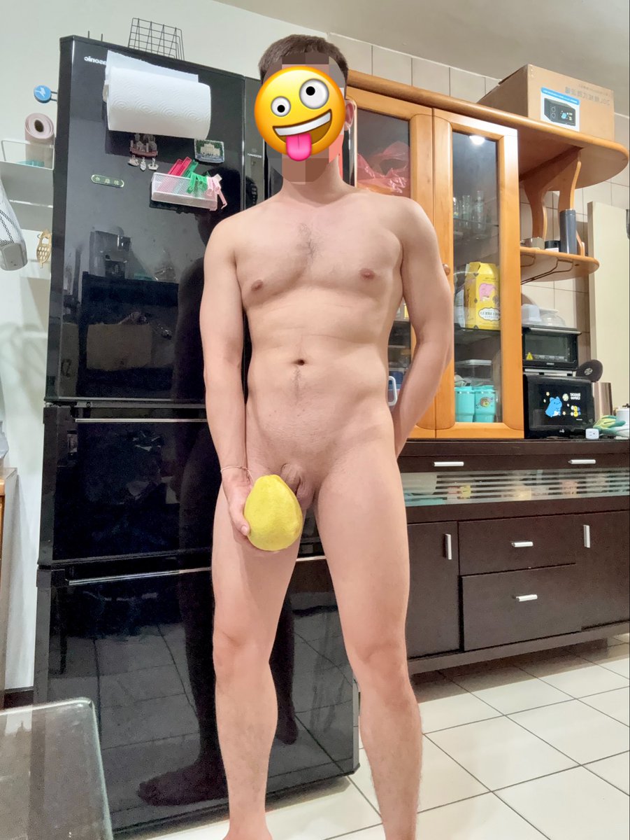 balabalaweee666's tweet photo. 中秋節快樂～
要來吃柚子嗎🤪��� https://t.co/rZCRsGcncp