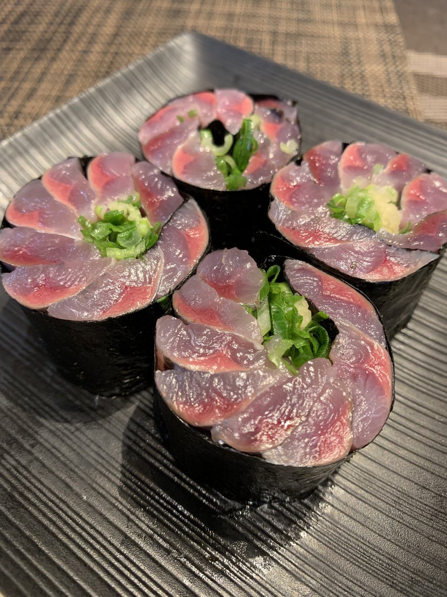 skanayaneko's tweet photo. 今年食べてない海苔巻き‼️さんまの海苔巻き、皆さん食べましたか❓ https://t.co/QjQrSB6ZxD