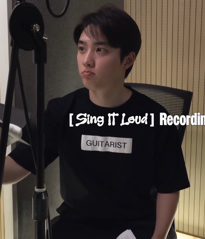 drkyung1216's tweet photo. ขำใส่เสื้อ Guitarist ไปอัดเสียงเรียกขวัญกำลังใจมาก 55555555555555555555 https://t.co/HVupFTNEcA