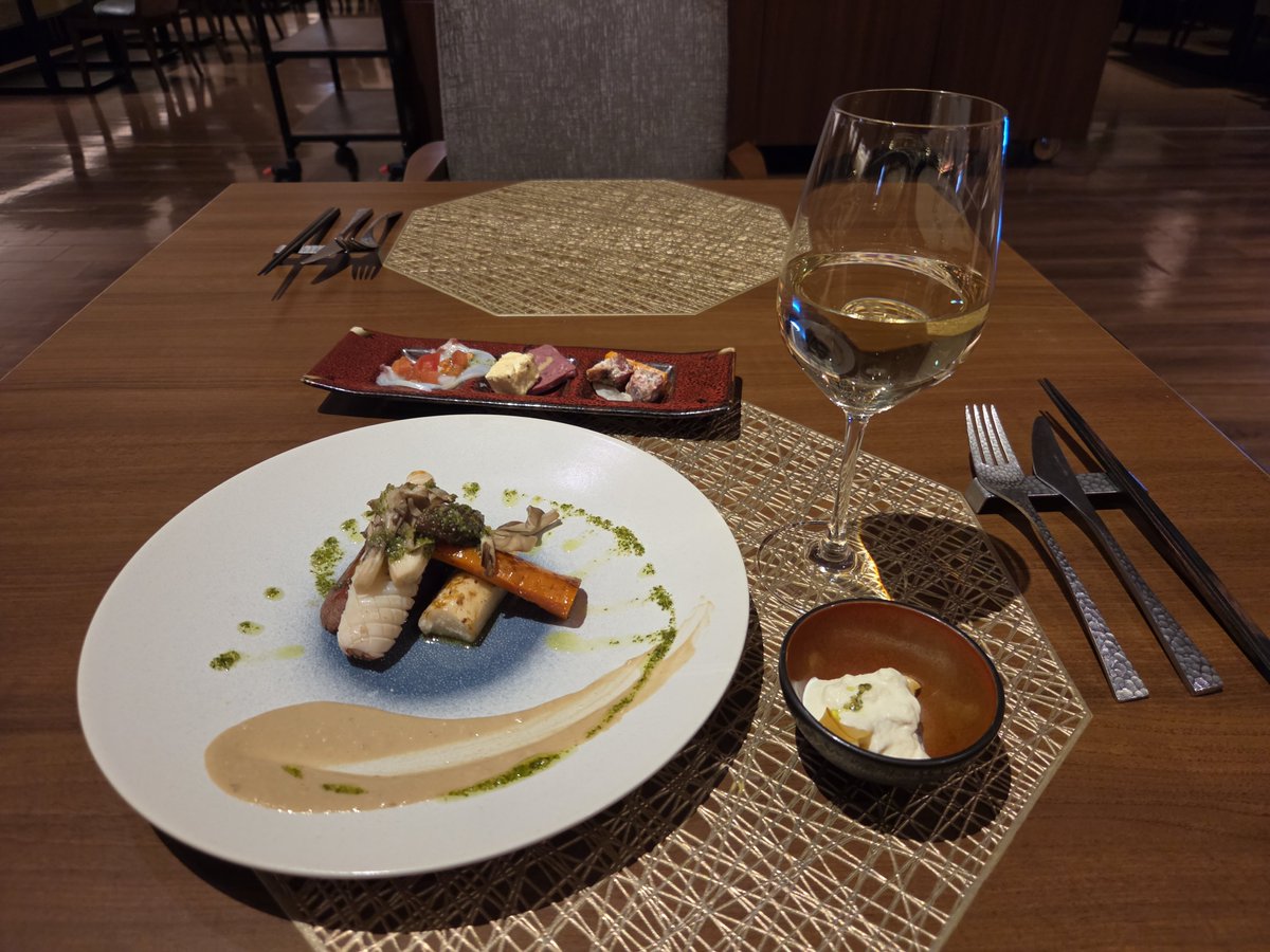 Hide_pfm's tweet photo. 北こぶし知床の夕食はなまらゴージャス✨️ https://t.co/keofulqknq