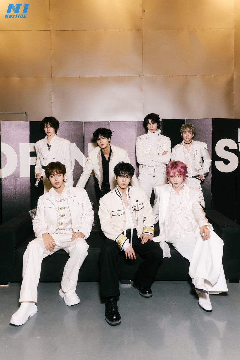 NexT1DEofficial's tweet photo. Captured at "Still Here" Live Tour · Hangzhou 
Happy Mid-Autumn Festival! 🎑
#NexT1DE #NexT1DE_StillHere #DORN #THIO #HUYETAO #SHEN #OMAR #XIONG #YAOZIHAO https://t.co/rJADDyc4gr