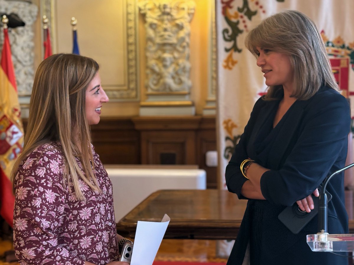 AyuntamientoVLL's tweet photo. La Fundación Kike Osborne presenta en Valladolid ‘Volver a encontrarnos’, un taller para familias de hijos con discapacidad.

➡️ El @AyuntamientoVLL apuesta por tercer año consecutivo por esta jornada, que aborda la salud mental, el autocuidado y la gestión emocional de las familias cuidadoras.

#ValladolidSocial #JuVaDeTi @fintras 

➕ℹ️: https://t.co/g3hyZX4k8S