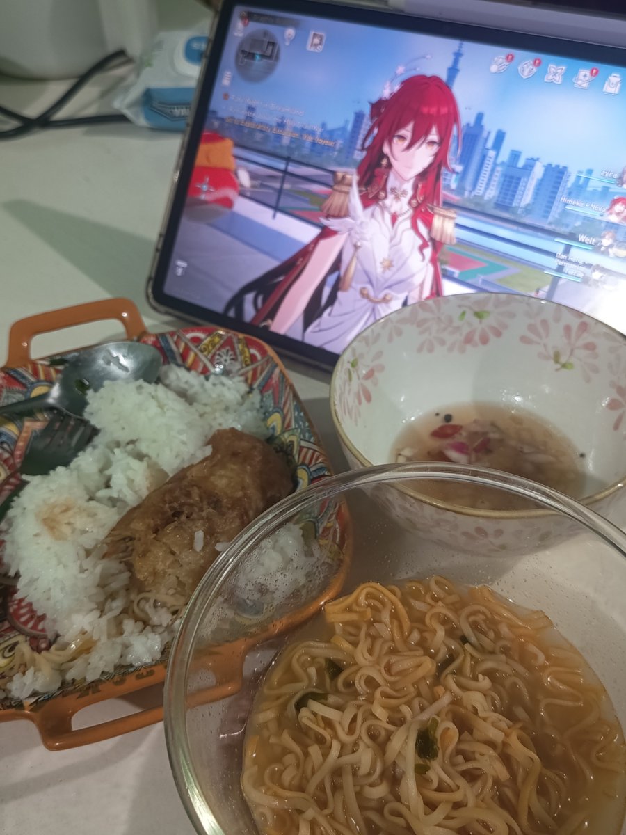 zoes_wife's tweet photo. Medjo nakaraos ngayon kaya ginawa kong pang isahan ung dalawang ulam q #collegecore https://t.co/RhVOu3KdG5