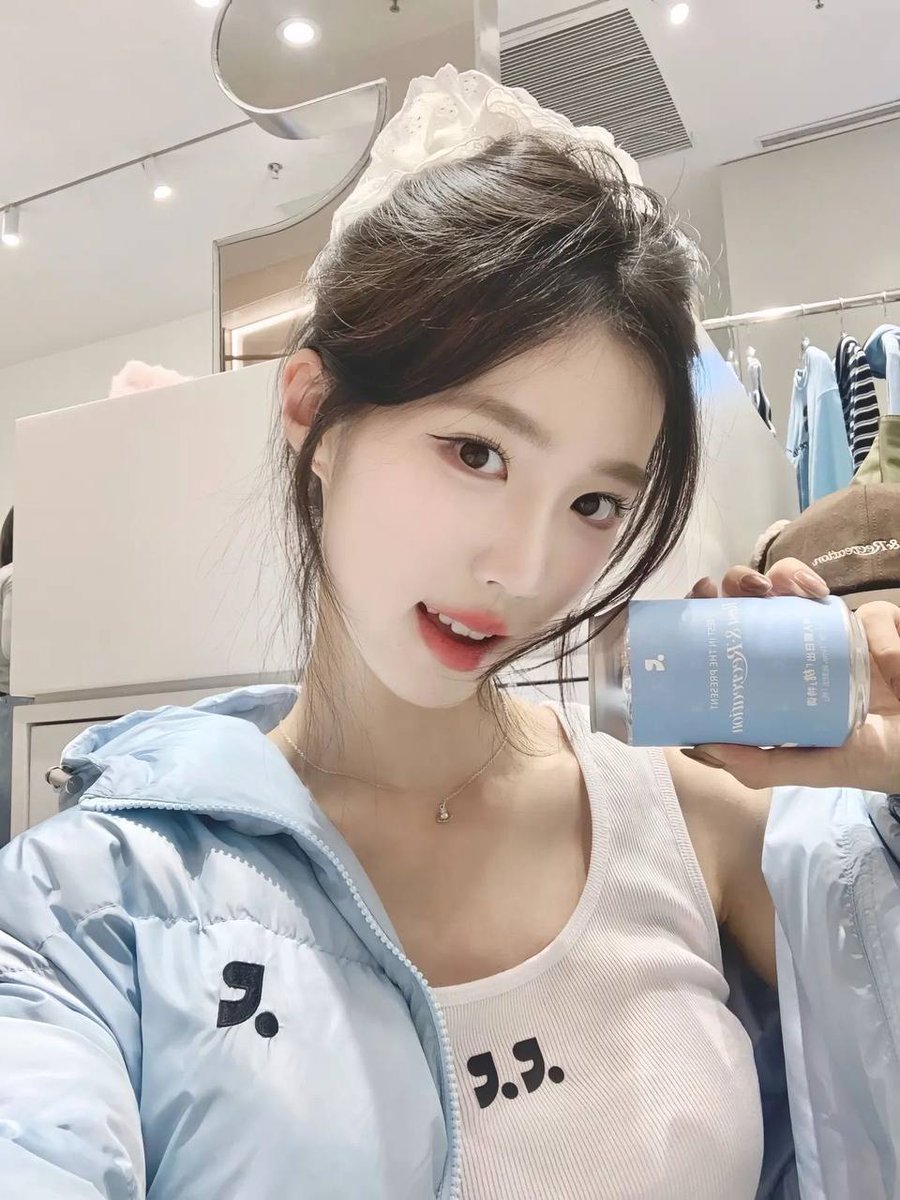 lidong876's tweet photo. 北京 贝贝 中央戏剧学院 极品白纯
𝐇𝐞𝐢𝐠𝐡𝐭｜169cm
Weight｜45kg（身材娇小 可以轻松抱起来）
Cup｜ 天然D
𝐀𝐠𝐞｜ 19
❄️刚破处 私处粉嫩  
❄️非职业 不催不事 情绪价值拉满 满足你对恋人的感觉
❄️皮肤雪白细腻 滑嫩���甜 
❄️超小骨架 动漫身材 穿衣显瘦 脱衣有肉
❄️全身天然无整 不抽烟 不风尘 气质出众
❄️不常在 短期兼职 只接高素质客人
❄️全脸无整 白幼瘦 情商高会聊天
期待与你相遇🌷  
获奖情况：
• 参加2025年第十届北京大学生戏剧节获得集体荣誉奖。
• 校级“三好学生”、“专业标兵”称号，连续二年获三等奖学金。