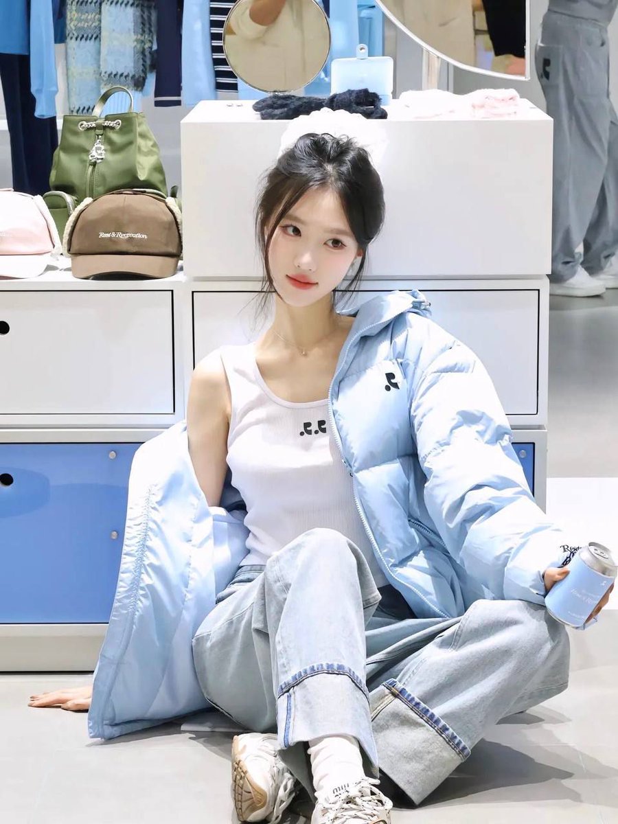 lidong876's tweet photo. 北京 贝贝 中央戏剧学院 极品白纯
𝐇𝐞𝐢𝐠𝐡𝐭｜169cm
Weight｜45kg（身材娇小 可以轻松抱起来）
Cup｜ 天然D
𝐀𝐠𝐞｜ 19
❄️刚破处 私处粉嫩  
❄️非职业 不催不事 情绪价值拉满 满足你对恋人的感觉
❄️皮肤雪白细腻 滑嫩���甜 
❄️超小骨架 动漫身材 穿衣显瘦 脱衣有肉
❄️全身天然无整 不抽烟 不风尘 气质出众
❄️不常在 短期兼职 只接高素质客人
❄️全脸无整 白幼瘦 情商高会聊天
期待与你相遇🌷  
获奖情况：
• 参加2025年第十届北京大学生戏剧节获得集体荣誉奖。
• 校级“三好学生”、“专业标兵”称号，连续二年获三等奖学金。