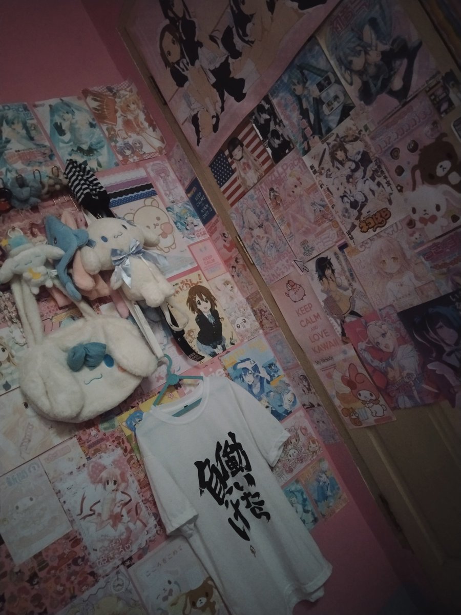 d0llwishes's tweet photo. my room when it's getting dark 🌙 https://t.co/JlRdy9iZT2