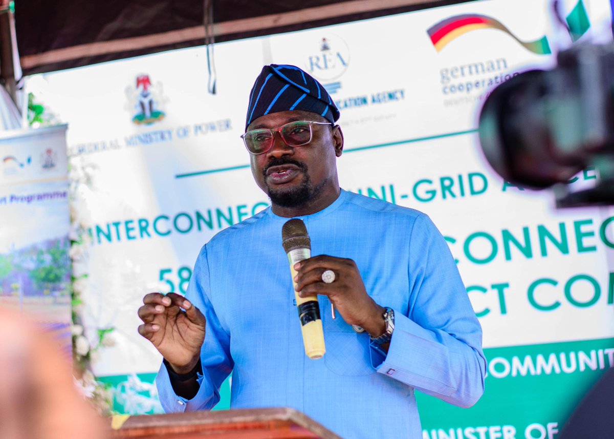 TheREANigeria's tweet photo. 📢 FG COMMISSIONS 581kWp INTERCONNECTED MINI-GRID TO POWER OKE-OYI COMMUNITY, KWARA STATE:

The project has a total installed capacity of 581kWp, comprising 1,336 solar panels and 84 batteries, with approximately 10 kilometres of distribution cables and transformers supporting the electricity distribution network. 

The project serves a community with an estimated population of 13,000 people, with electricity connections extended to residential and productive users.

The intervention is already contributing to increased economic activity in Oke-Oyi, with new businesses emerging following the availability of improved electricity supply. 

These include twelve welding businesses, two pure water companies, four grain mills, four aluminium artisan businesses, one ice-block production business and one cold-room/ice-fish depot. 

Three electricity vendors are also currently operating, with three additional vendors, including a female entrepreneur, expected to be registered.

The project, implemented by the Rural Electrification Agency, was developed by Nayo Tropical Technologies Limited, with support from the German Cooperation and the @EU_Commission through GIZ, is designed to expand access to reliable electricity while supporting economic activities and improving livelihoods in Oke-Oyi community.