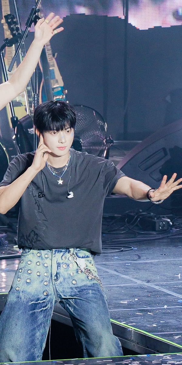 zzon_YONGhoon's tweet photo. 용훈시..☺️❤️💜🖤💛💙 https://t.co/yEMUC3JLqt