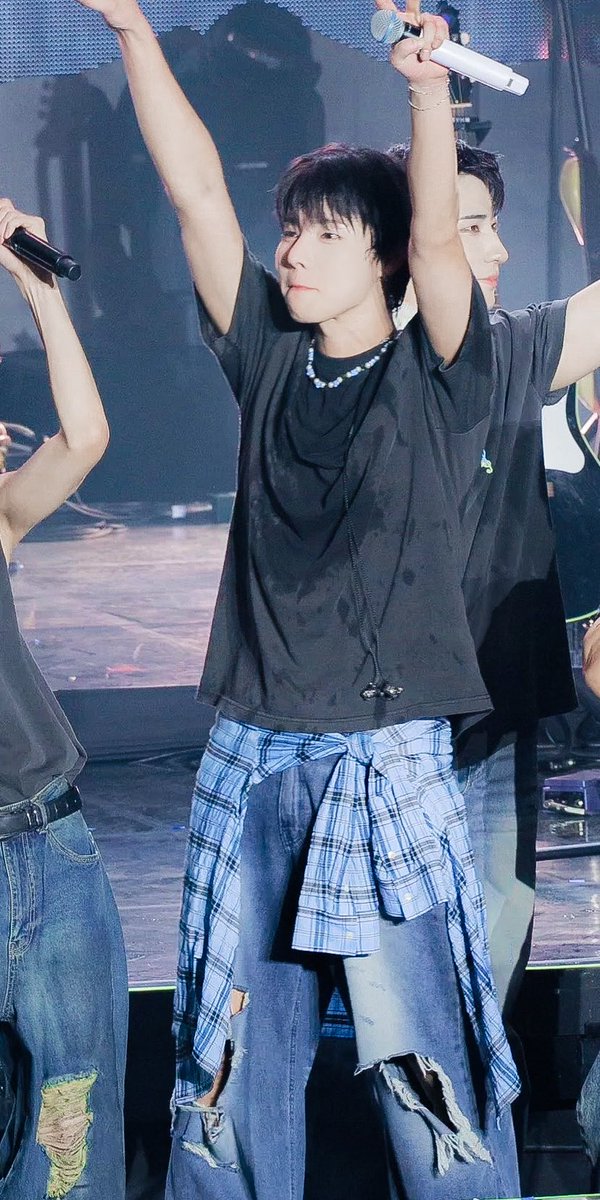 zzon_YONGhoon's tweet photo. 용훈시..☺️❤️💜🖤💛💙 https://t.co/yEMUC3JLqt