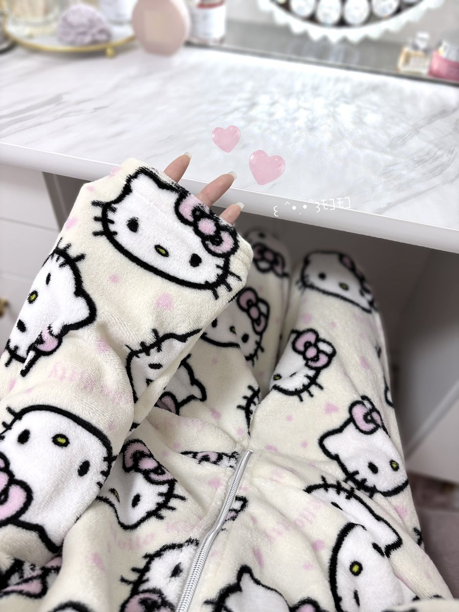 ____mpons's tweet photo. 話題のドンキのサンリオパジャマ急いで買ってきた🐢💨💞 (２色買い)
ﾌﾜﾌﾜで暖かくてかわいいのに上下合わせて¥3000台で買えるの本当に神様…T ˙̫ T ❤︎ https://t.co/EwaY5qWTfV