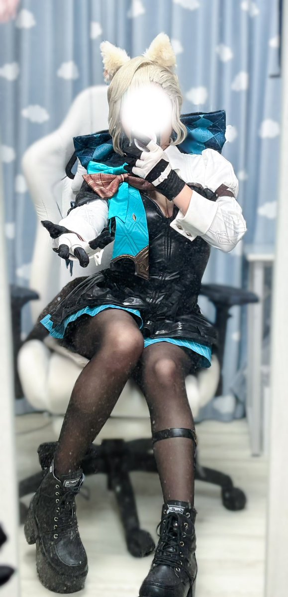 alna_cos's tweet photo. #自慢の脚を見せよう 

さあ見ろ　　お前好きだろ？

　　　黒タイツ＼(^o^)／

　　　　　　　　　最後のはただの私の癖 https://t.co/VUnA8Afkkj