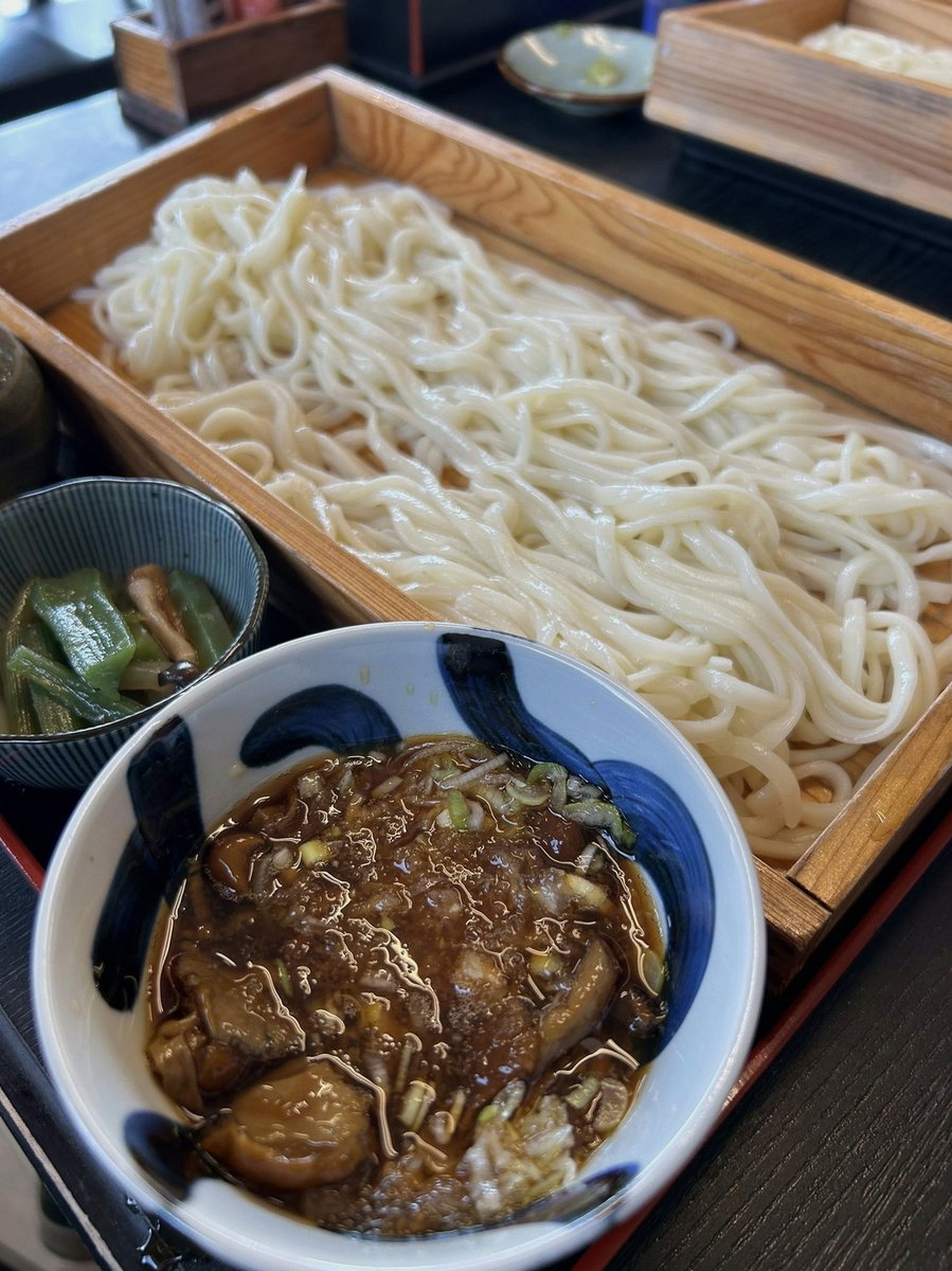 _mamoha_'s tweet photo. そういえば、でみビールの王冠でキーホルダー作って鍵につけてた頃、自分で作ったって会社の先輩に言ったら驚かれはしたけど、某流行病真っ只中だったからかコロナビールやんwwみたいに言われて
そうですが！何か！ https://t.co/6LjSiM4sfT