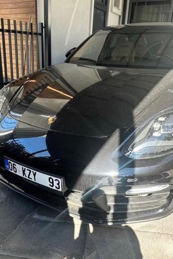 fatiheryilmaz0's tweet photo. Habere bakın…

“Yahşihan Belediyesine yönelik yolsuzluk soruşturmasında eski İmar Müdürü Ulaş Biçer’in ev, araç ve Bodrum’daki lüks yatına el konuldu.”

40 bin nüfuslu ilçenin belediye imar müdürü evler, G Kasa Mersedes, Porsche, yat sahibi. 

Vay anasını sayın seyirciler…

Başkanı, Portföy şirketlerinde milleti dolandıranları düşünemiyorum bile. 

Demekki vizyonum küçük.