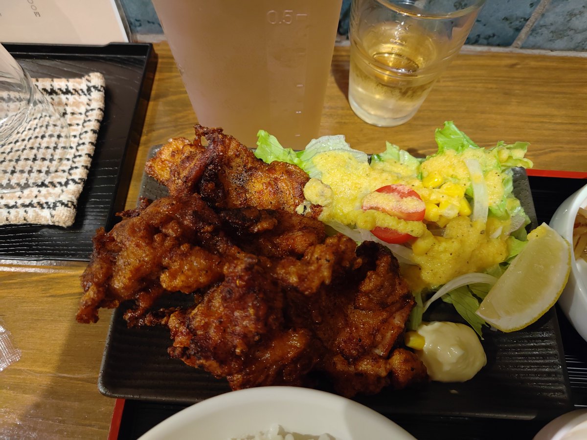 Temmie_Aof's tweet photo. 唐揚げ定食880円 https://t.co/qUIeWmSuGO
